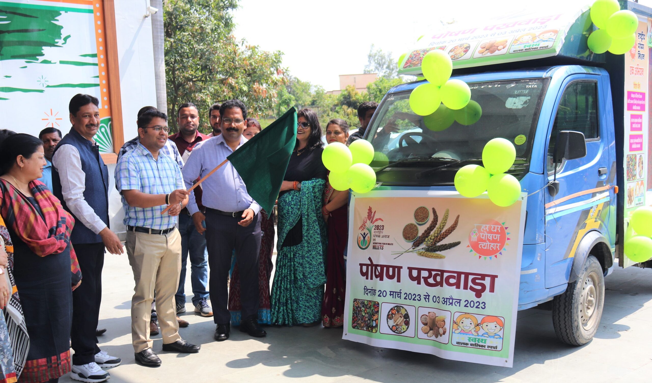 मुख्य विकास अधिकारी  ने  जागरूकता रथ को हरी झण्डी दिखाकर किया रवाना   