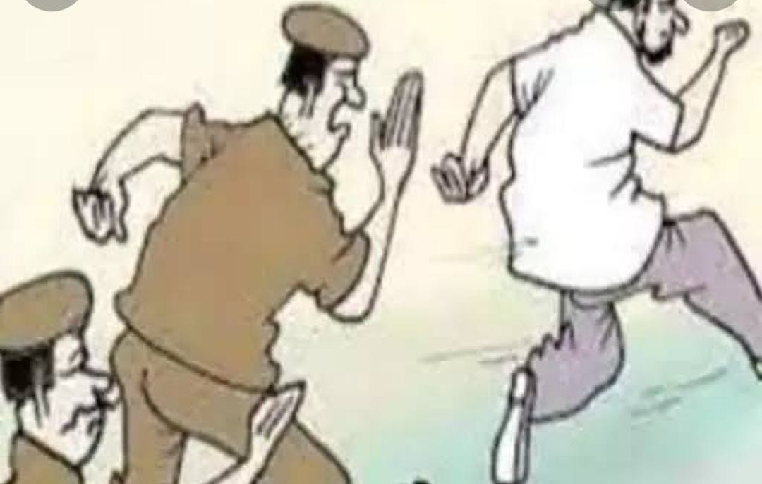 पुलिस को धक्का देकर हथकड़ी समेत फरार हुआ बंदी, पेशी पर कोर्ट लाया गया था अभियुक्त