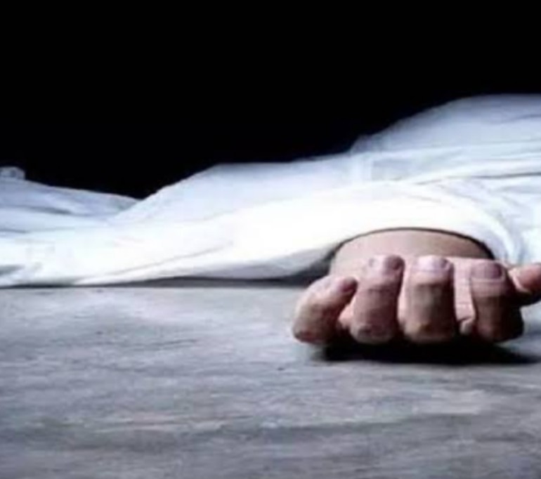 युवक ने ज्वलनशील पदार्थ डालकर आत्महत्या कर दी।