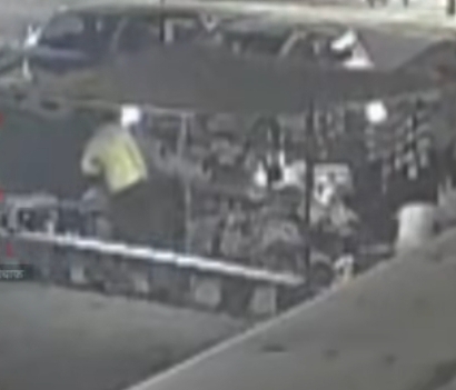 सीसीटीवी में कैद हुई पुलिस की गुंडागर्दी! चायवाले की पिटाई का मामला गरमाया