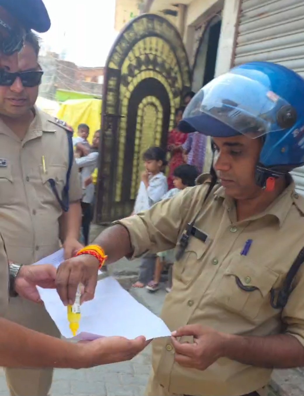 2021 में मृत व्यक्ति के घर पहुंची कुर्की की मुनादी, रम्पुरा पुलिस की कार्रवाई पर उठे सवाल