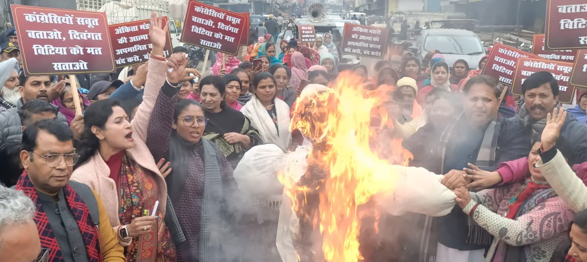 अंकिता हत्याकांड कांग्रेस के खिलाफ सड़क पर उतरे भाजपाई  बोले सबूत है नहीं,कर रहे है दलगत राजनीति  मेयर विकास शर्मा,विधायक एवं पूर्व विधायक ने किया आयोजन