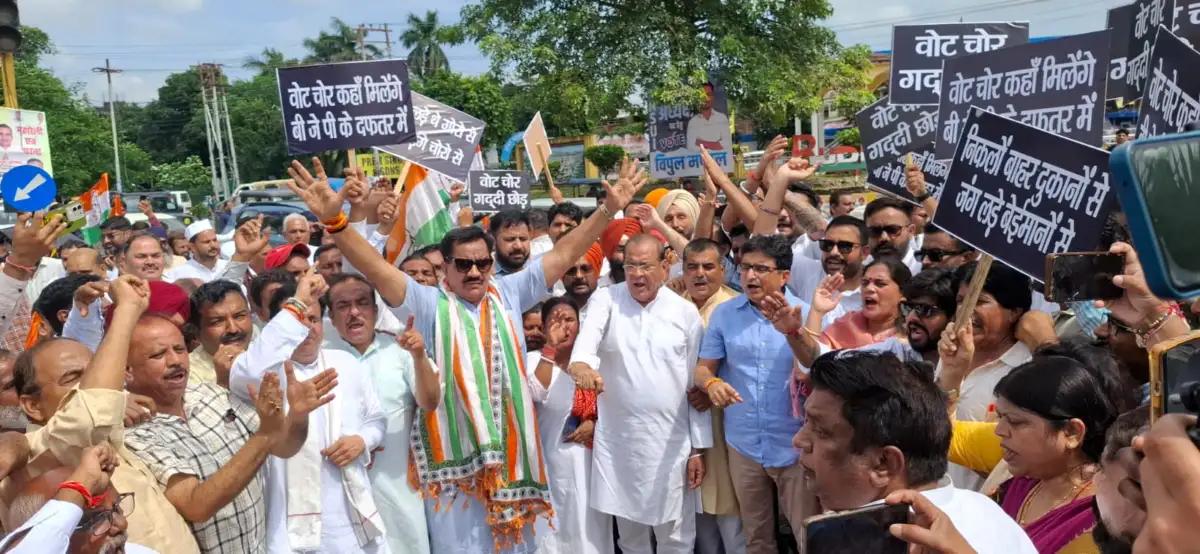 भारत निर्वाचन आयुक्त को लेकर कांग्रेसियों का विरोध मार्च निकाली पुतले की शव यात्रा,कलेक्ट्रेट कूच राष्ट्रपति को भेजा खत,भंग हो सभी आदेश