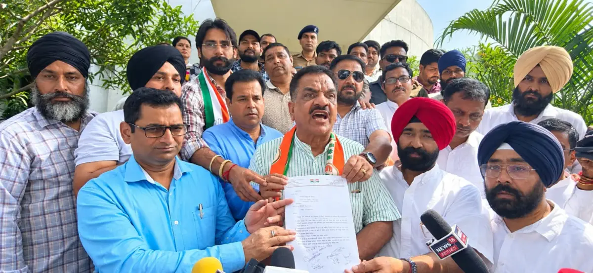 ओलावृष्टि से फसल बर्बाद,कांग्रेस ने उठाई मुवायजे की माँग  किसान कांग्रेस ने किया कलेक्ट्रेट प्रदर्शन सीएम को संबोधित पत्र एडीएम को सौपा