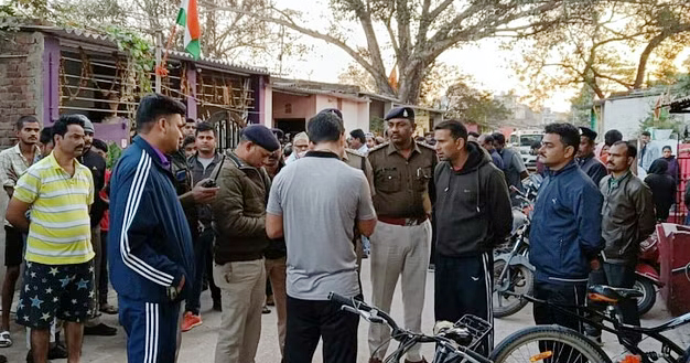 सनकी युवक ने विवाद के बाद पत्नी और तीन बेटियों को तलवार से काटा