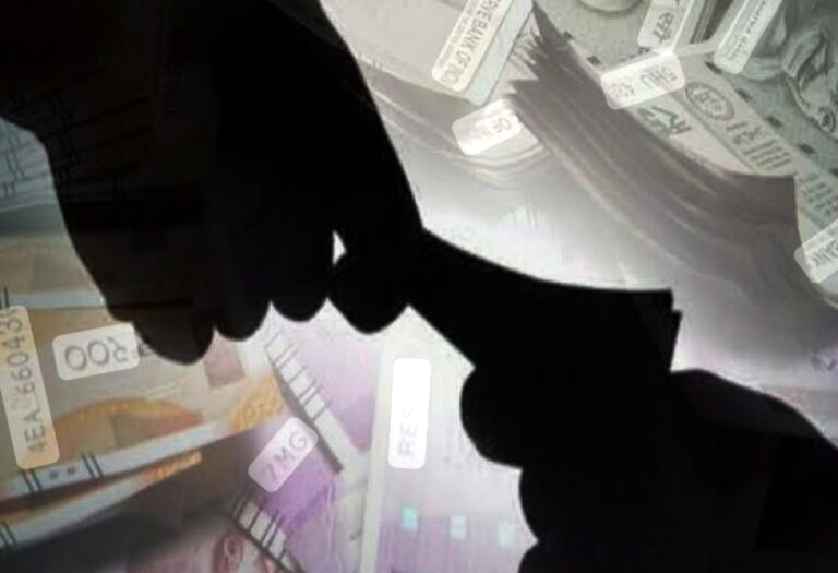 पचास हजार की रिश्वत लेते खाद्य विभाग का विपणन अधिकारी रंगे हाथों गिरफ्तार निदेशक सतर्कता द्वारा की गई ट्रैप टीम को नगद पुरस्कार देने की घोषणा