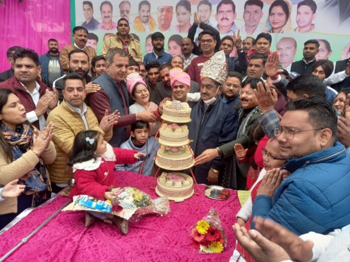 धूमधाम से मनाया गया किच्छा विधायक तिलक राज बेहड़ का जन्मदिन