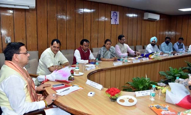 कैबिनेट बैठक में प्रभावितों का किराया दर बढ़ा मंत्रियों को देना होगा एक माह का वेतन