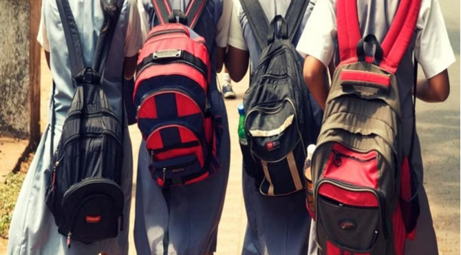 बच्चों में तनाव कम करने के लिए बस्ते का बोझ कम करने का फैसला स्कूलों में एक दिन होगा बैग फ्री डे