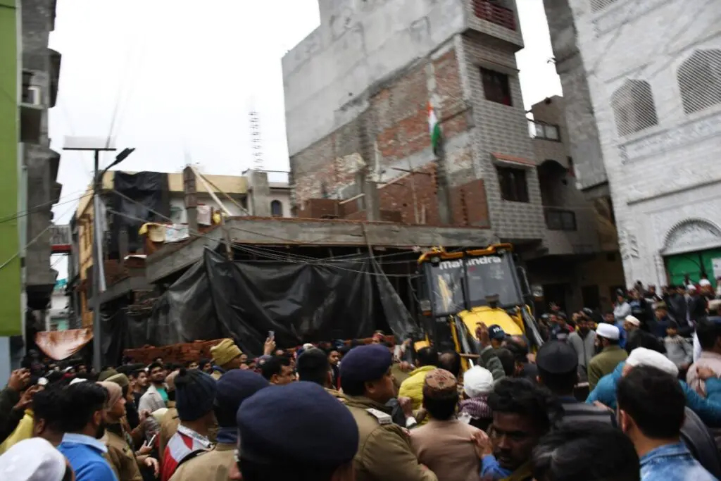 कमिश्नर और आईजी का छापा, लाइन नंबर 8 और 12 में अवैध निर्माण ध्वस्त करने के निर्देश