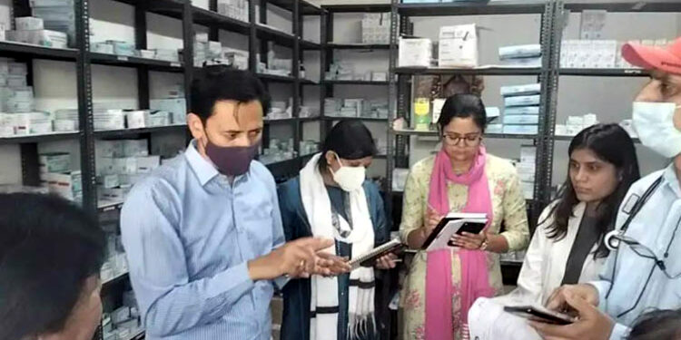 महिला अस्पताल में मंडलायुक्त का छापा, मिली खामियां