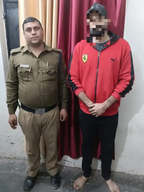 चेकिंग के दौरान दरोगा जी से युवक करने लगा हाथापाई युवक के खिलाफ संगीन धाराओं में मुकदमा दर्ज कर किया गिरफ्तार 