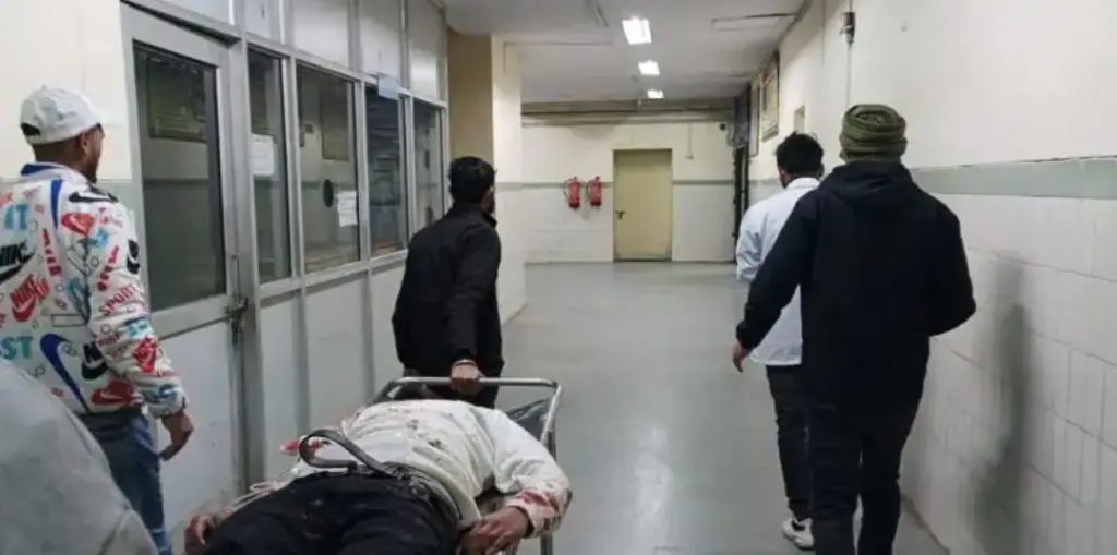 रेस्टोरेंट में खेल खेल में निकली पिस्टल से गोली, युवक गंभीर