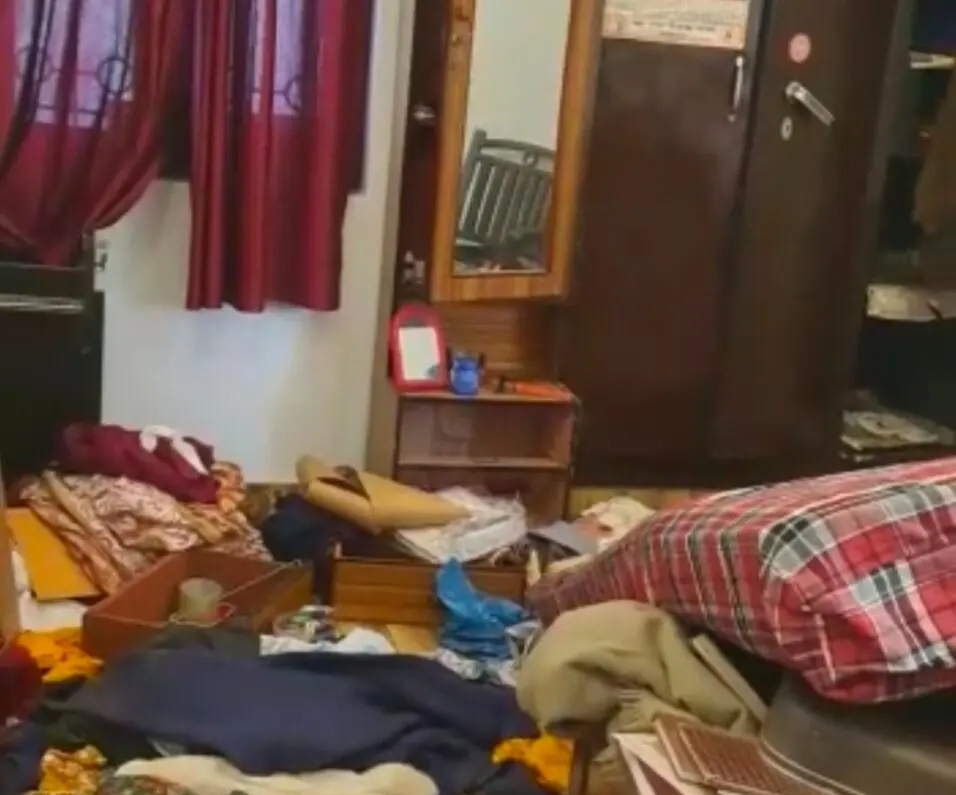 गजब का चोर :  पहले घर में घुसकर बाथरूम में नहाया,  खिचड़ी बनाकर खाई फिर नकदी और जेवरात लेकर हुआ फुर्र  