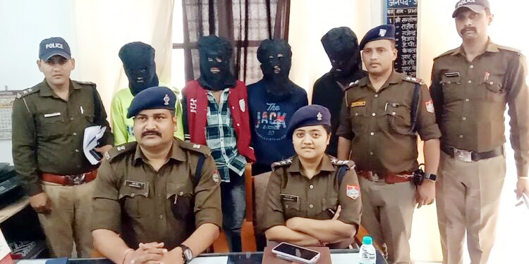 पुलिस ने मोबाईल झप्पटामार गिरोह का पर्दाफाश किया