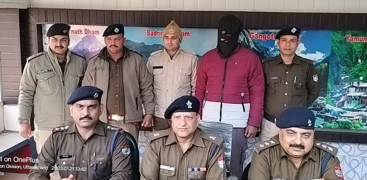 अफीम की खेती करने वाले एक व्यक्ति को पुलिस ने गिरफ्तार किया   