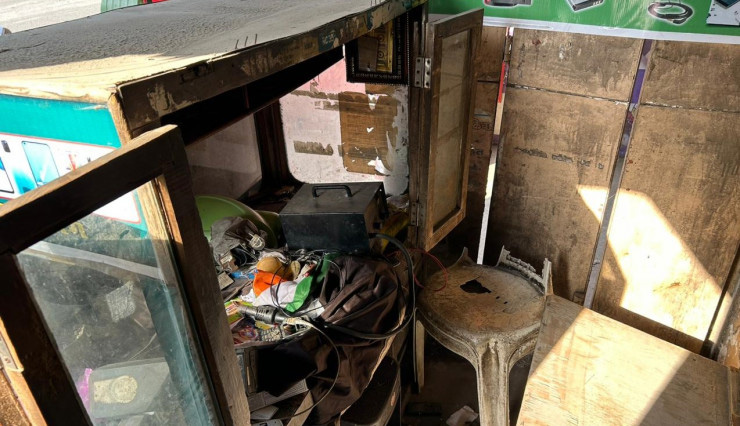 चोरों ने कम्युनिकेशन की दुकान की चोरी