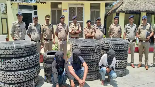 उधार की आड़ में टायरों की ठगी करने वाले गिरोह का पर्दाफाश तीन आरोपियों को गिरफ्तार कर आठ रुपये कीमत के टायर बरामद किए