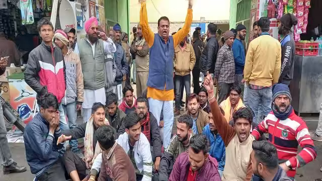 बजरंग दल ने किया पठान फ़िल्म का विरोध, नारेबाजी