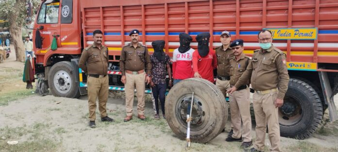 चोरी के माल व कैण्टर सहित 03 शातिर चोरों को पुलिस ने किया गिरफ्तार