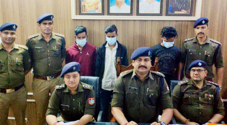 चोरी की बाईकों से मोबाईल झप्पटेमारी गिरोह का पर्दाफाश