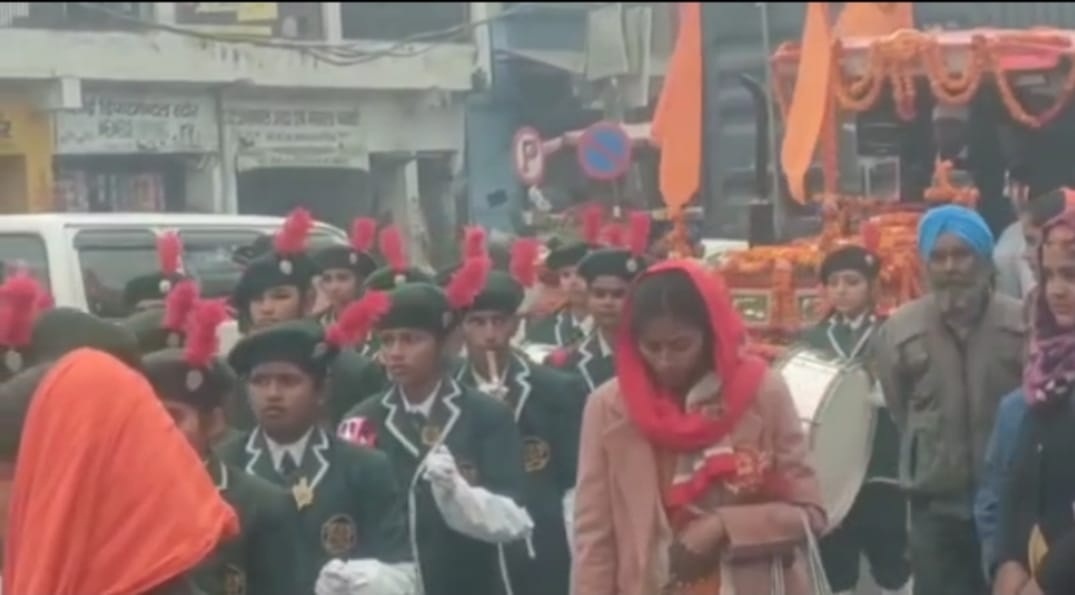 गुरु गोविंद सिंह जयंती के उपलक्ष में नगर में विशाल शोभायात्रा
