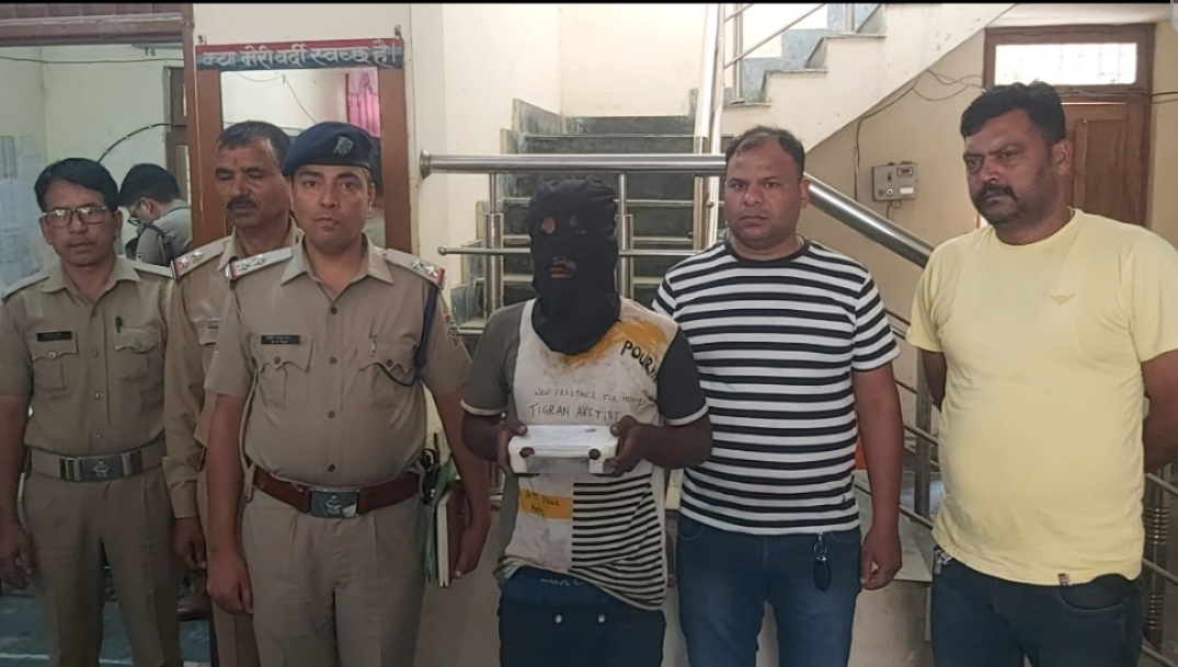 पुलिस को डाम पार ज्ञानपुर गौड़ी के सूखे नाले के पास मिला मानव कंकाल कंकाल के पास मिले कपड़ों में नीले रंग का लोअर , काले रंग एक हुड, जैकेट व काले रंग की टोपी बरामद भी बरामद हुई