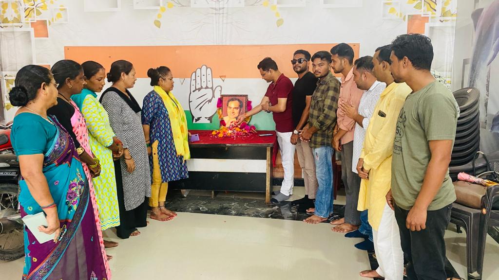 पूर्व प्रधानमंत्री स्वर्गीय राजीव गांधी को जन्म दिवस पर किया गया याद