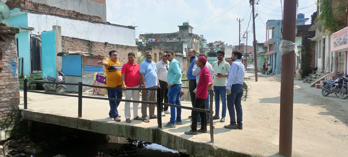 ड्रेनेज सिस्टम को लेकर भारत सरकार की सर्वे टीम ने खटीमा का किया निरीक्षण