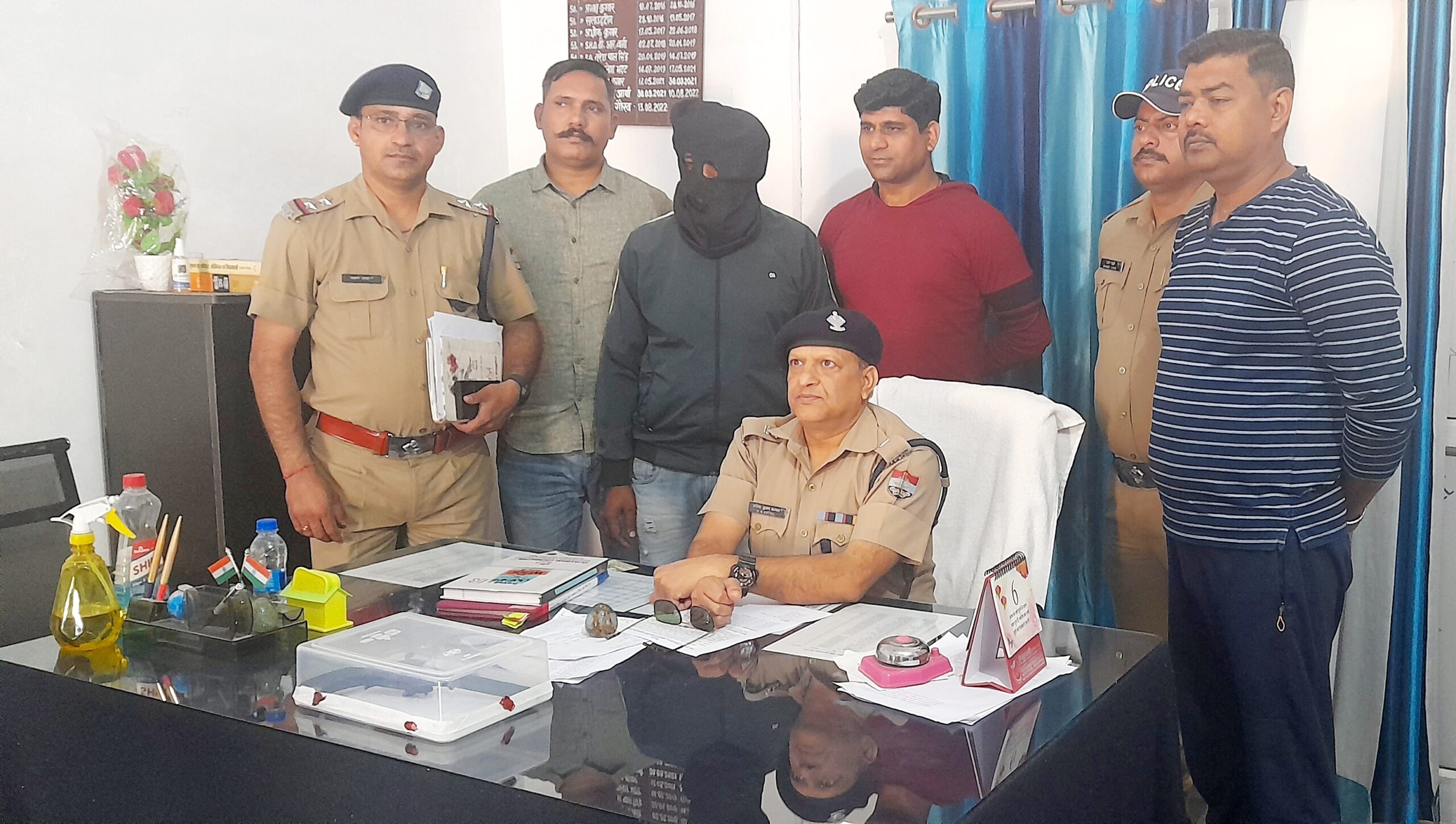 पांच माह से फरार गैगस्टर को पुलिस ने तमंचा कारतूस के साथ किया गिरफ्तार गैंगस्टर कक्का सिंह उर्फ कक्की के विरुद्ध दर्ज हैं आधा दर्जन आपराधिक अभियोग