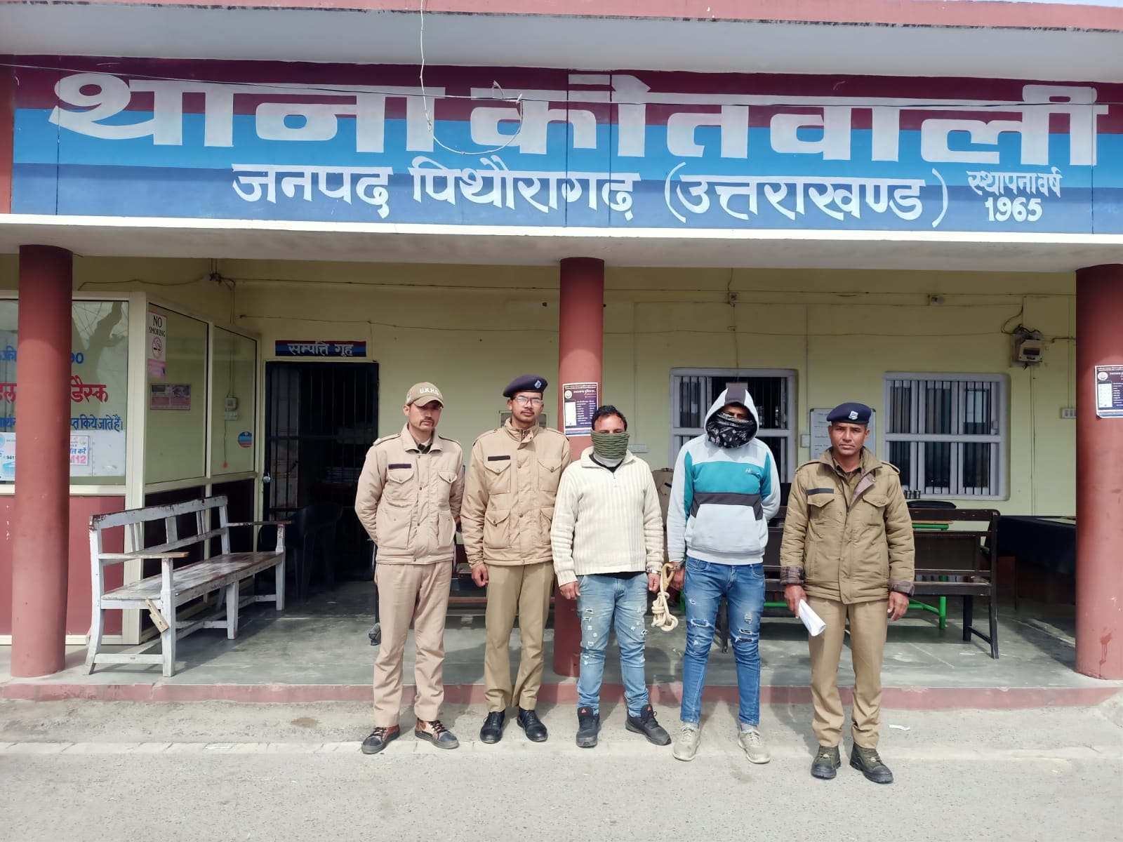 पुलिस ने दो वारण्टी अभियुक्तों को किया गिरफ्तार