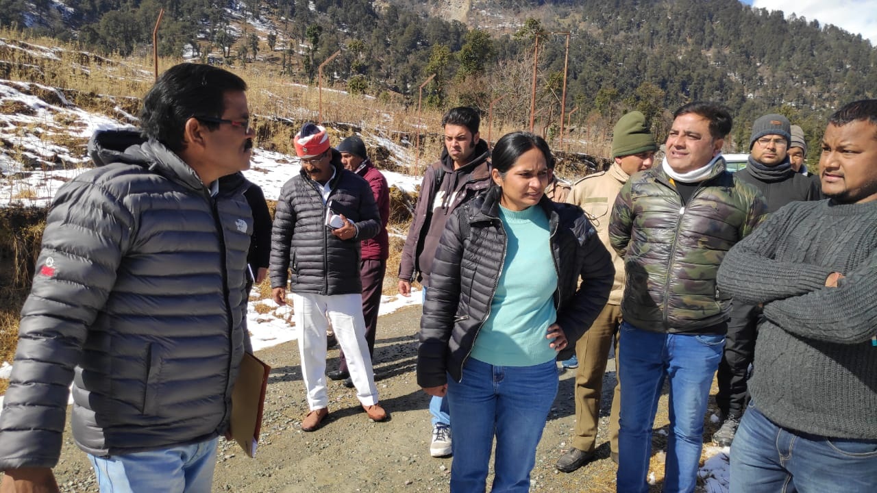 जिलाधिकारी रीना जोशी ने  राजकीय बलाती आलू फार्म का स्थलीय निरीक्षण किया  