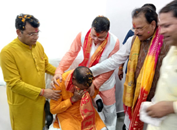 साढ़े चार साल बाद पहली बार मेयर की कुर्सी पर बैठकर भावुक हुए रामपाल