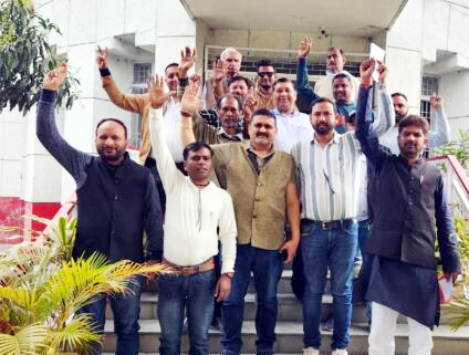 कांग्रेसियों ने नगर निगम प्रशासन और मेयर के खिलाफ किया प्रदर्शन