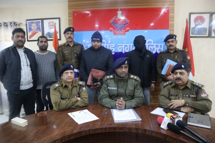 पुलिस और एसओजी ने 25 हजार ईनामी बदमाश को किया गिरफ्तार