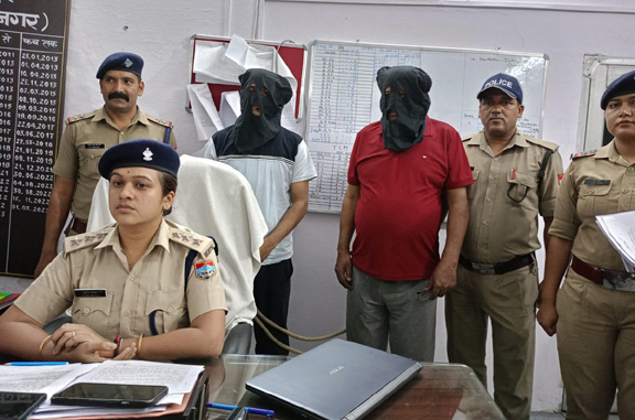 कोतवाली पुलिस का बड़ा खुलासा, बाप बेटे गिरफ्तार तीन पत्नियों को छोड़कर चौथी शादी करने की कर रहे थे तैयारी