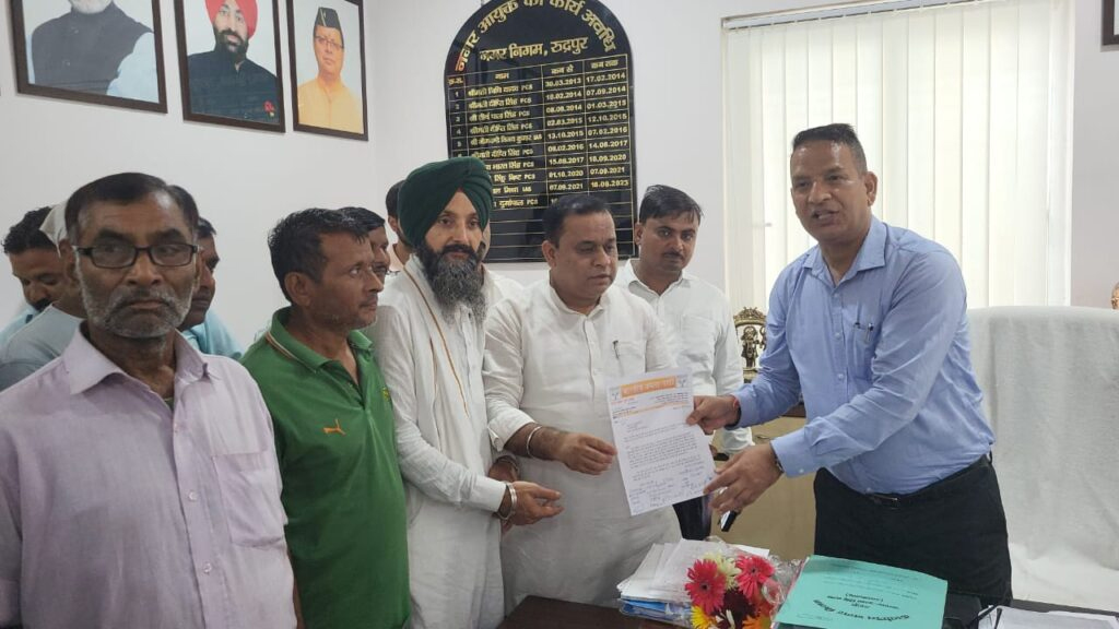 ट्रंचिंग ग्राउंड में पार्क बनाने की मांग को लेकर चुघ ने सौंपा ज्ञापन