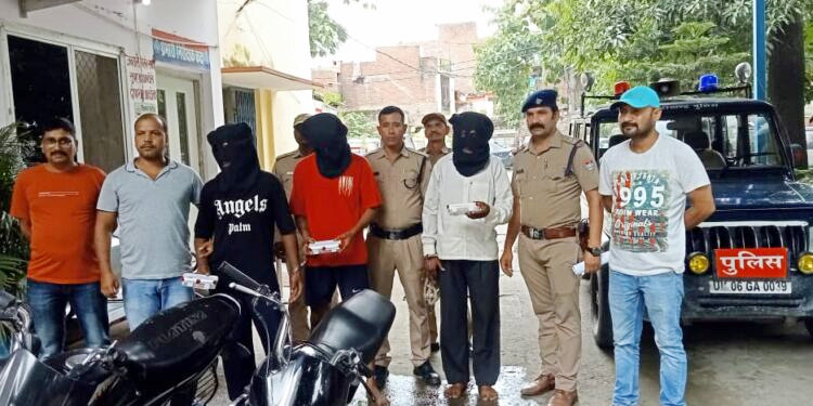 पुलिस ने  दबोचे यूपी से स्मैक की डिलीवरी करने आ रहे  तीन  तस्कर लाखों की स्मैक बरामद, दो बाईकों पर थे  सवार   