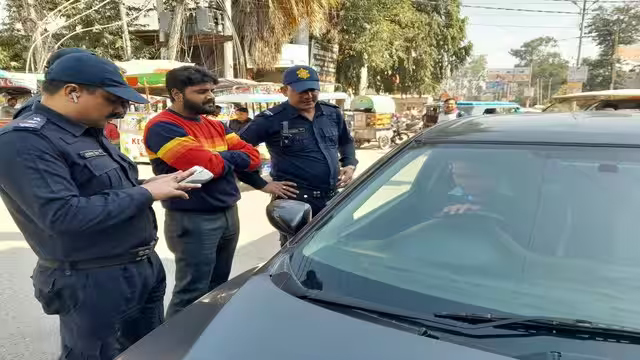 सीपीयू ने वाहन गलत पार्क करने वालों के काटे चालान