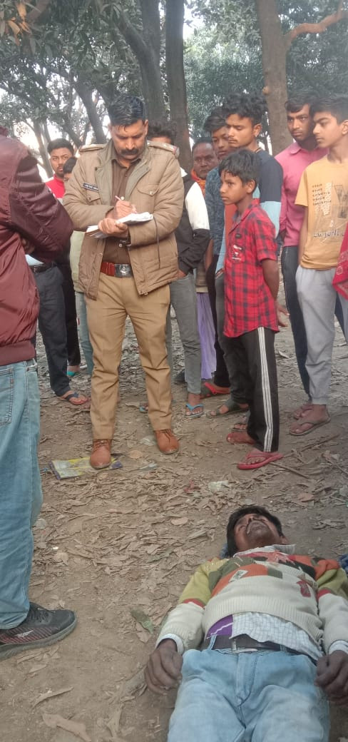आम के बगीचे में पेड़ पर लटका मिला मजदूर का शव सूचना पर पहुंची रम्पुरा पुलिस,शव पोस्टमार्टम को भेजा