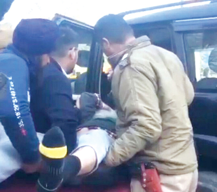 पुलिस हिरासत में वृद्ध की बिगड़ी  हालत, मचा हड़कम्प आधी रात को घर से उठाकर ले गयी थी पुलिस