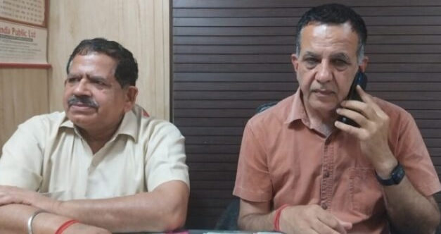 तनेजा   कांग्रेस प्रत्याशी को गुमराह करके उन्हें हराने का किया जा रहा है प्रयास   हरीश रावत के चुनाव में वर्तमान जिलाध्यक्ष ने एक मंत्री के कहने पर डलवाए भाजपा को वोट