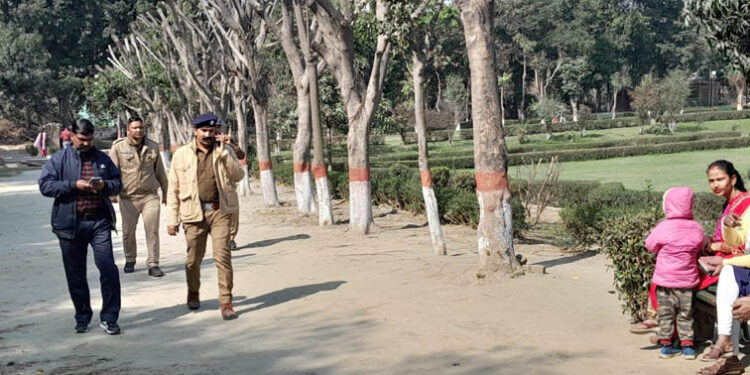 वेलेंटाइन डे पर पुलिस  रही  अलर्ट, सार्वजनिक स्थलों का किया निरीक्षण