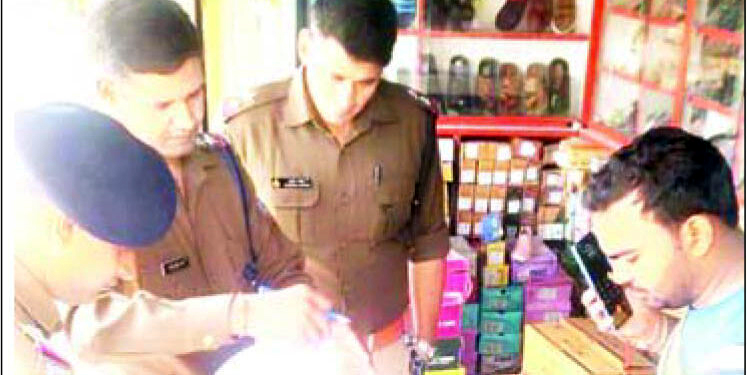 संदिग्धों के खिलाफ दिनेशपुर पुलिस का चला सत्यापन अभियान