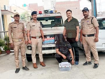 स्कूटी में 4 किलो चरस ले जाता तस्कर गिरफ्तार