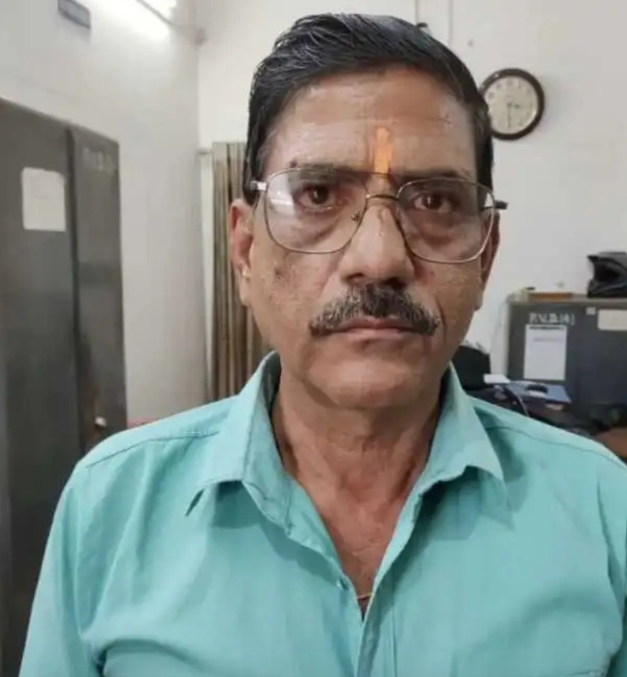 प्रशासनिक अधिकारी को विजिलेंस ने रिश्वत लेते हुए रंगे हाथ गिरफ्तार किया