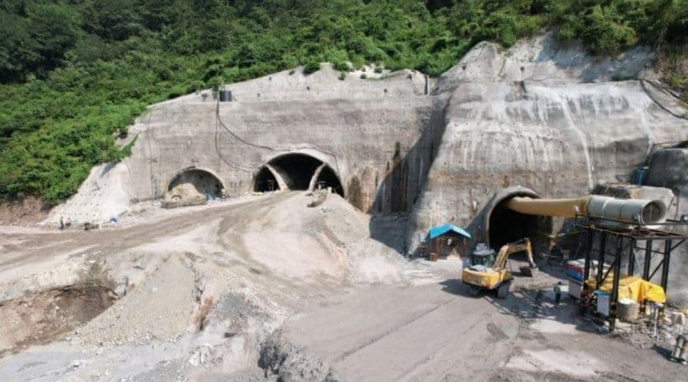 सुरंग निर्माण से रुद्रप्रयाग में भू-धंसाव 45 परिवारों ने छोड़े घर, स्कूल भवन जमींदोज