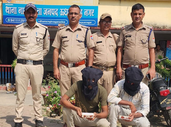 स्मैक सहित तीन तस्करों को पुलिस ने दबोचा