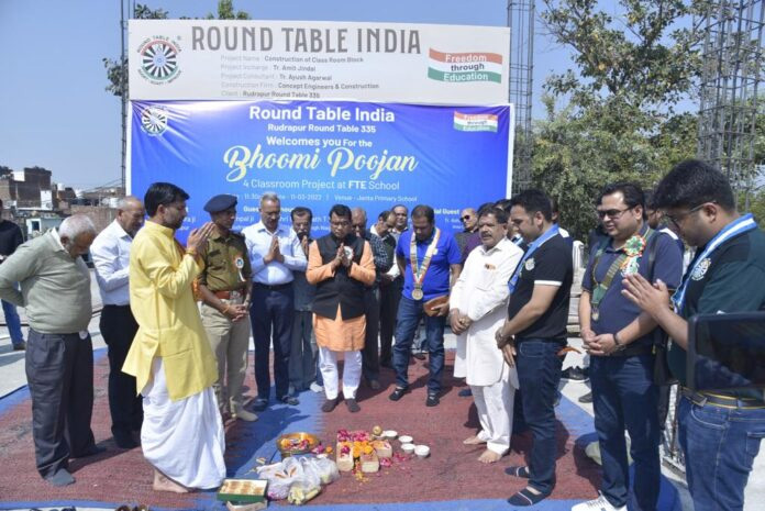 रुद्रपुर राउंड टेबल ने कराया जनता स्कूल में नये क्लासरूम ब्लॉक का भूमि पूजन
