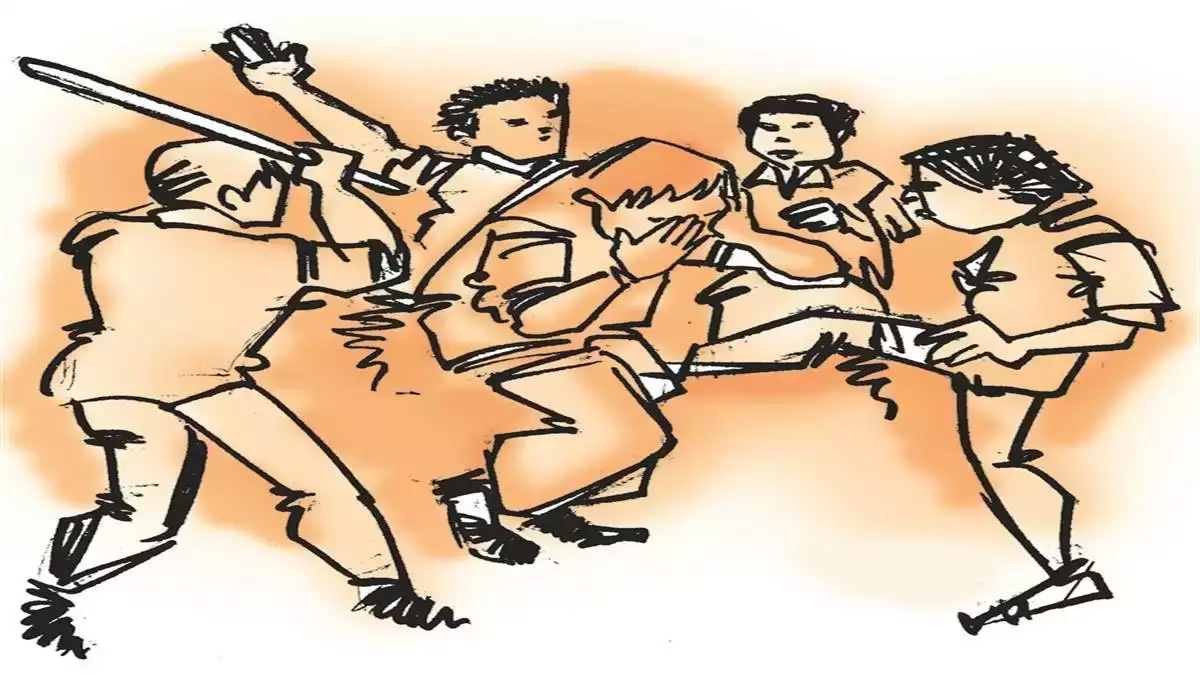 अवैध शराब भट्टी तोड़ने पर वन कर्मियों पर हमला